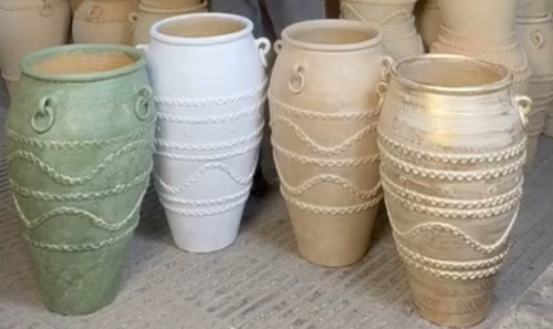 گلدان دکوراتیو سفالی پتینهای مدل زنجیرهای سبز کرم ارتفاع ۷۰ سانت مناسب گل طبیعی و مصنوعی
