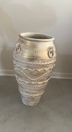 گلدان سفالی پتینه کاری مدل زنجیره ای طلایی سفید پرکار ۷۰ سانت